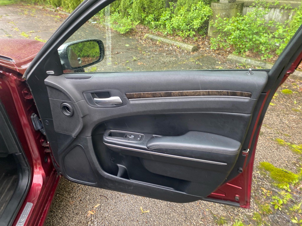 2016 Chrysler 300 Image 26