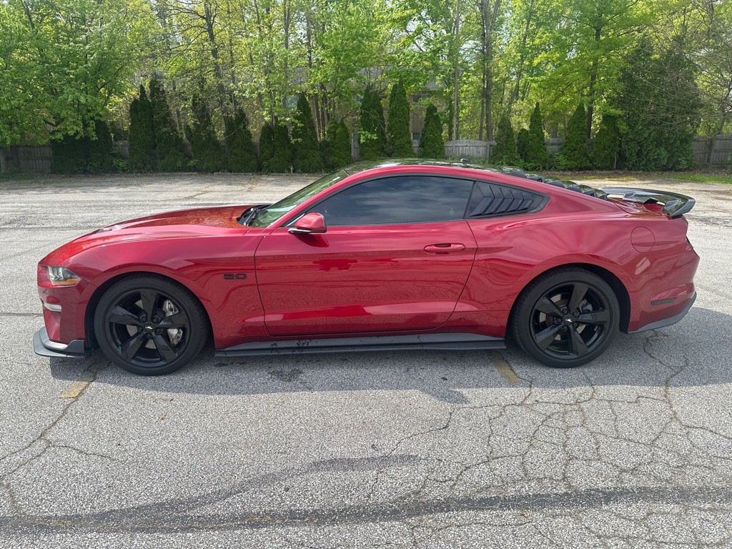 2019 Ford Mustang Image 2