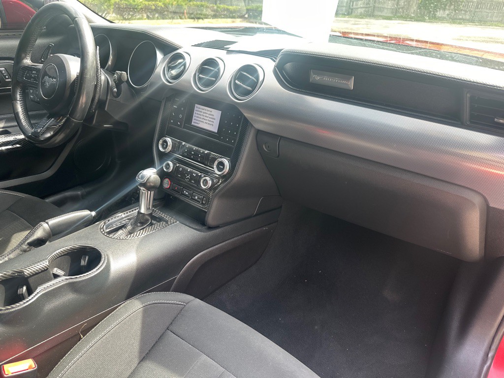 2019 Ford Mustang Image 12