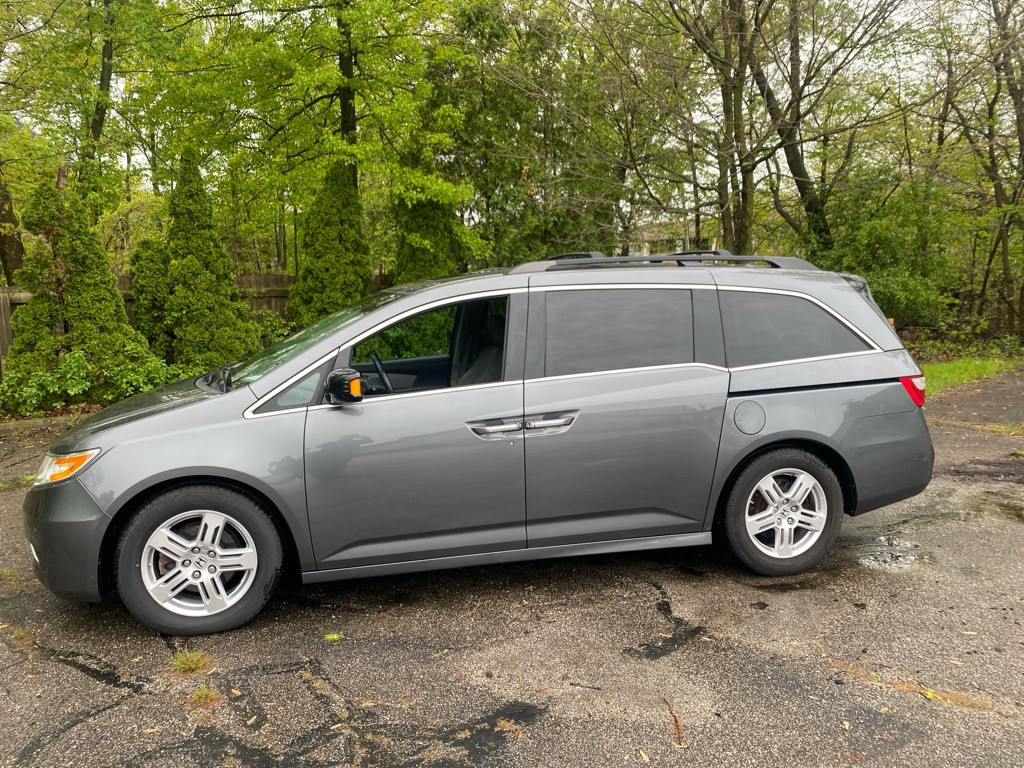 2012 Honda Odyssey Image 2