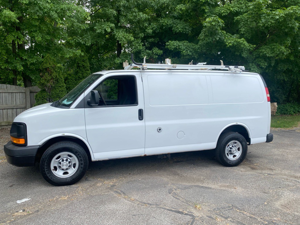 2015 Chevrolet Express Image 2