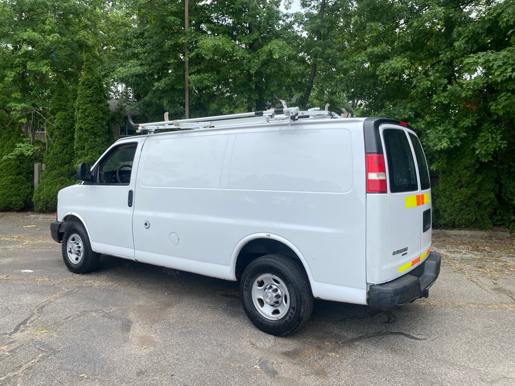 2015 Chevrolet Express Image 3