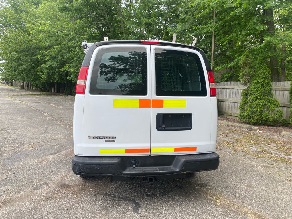 2015 Chevrolet Express Image 4