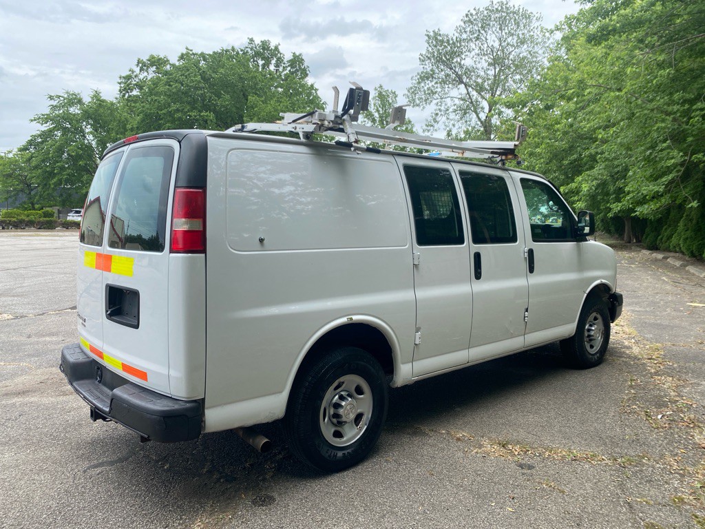2015 Chevrolet Express Image 5