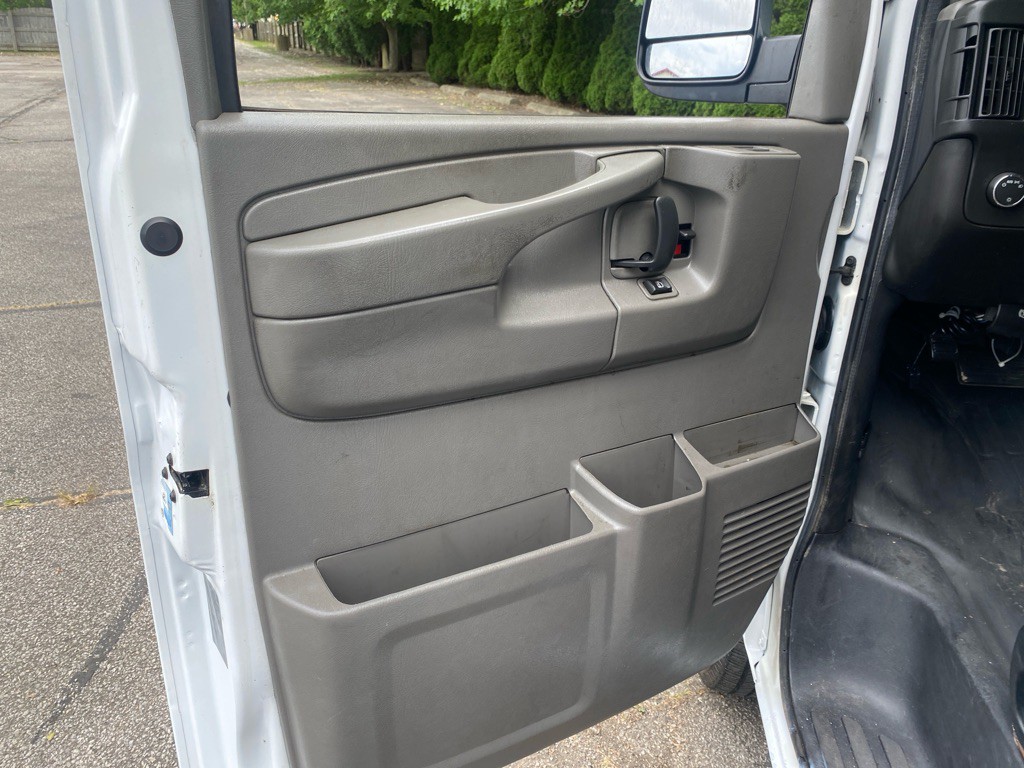 2015 Chevrolet Express Image 10
