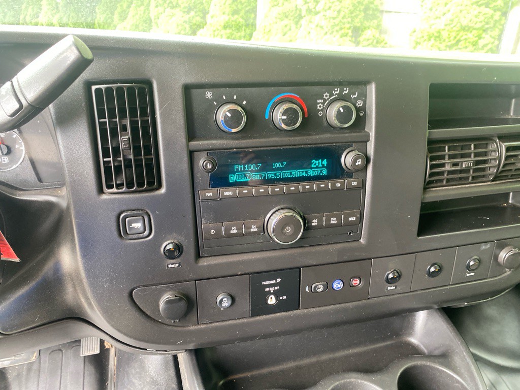 2015 Chevrolet Express Image 13
