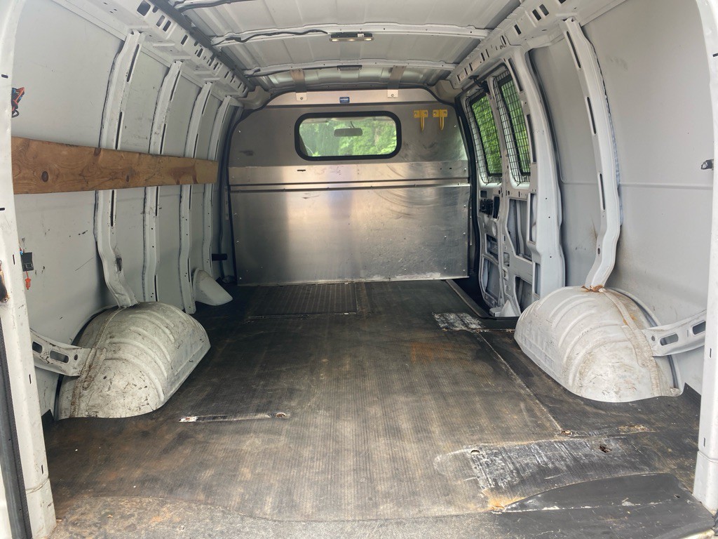 2015 Chevrolet Express Image 15
