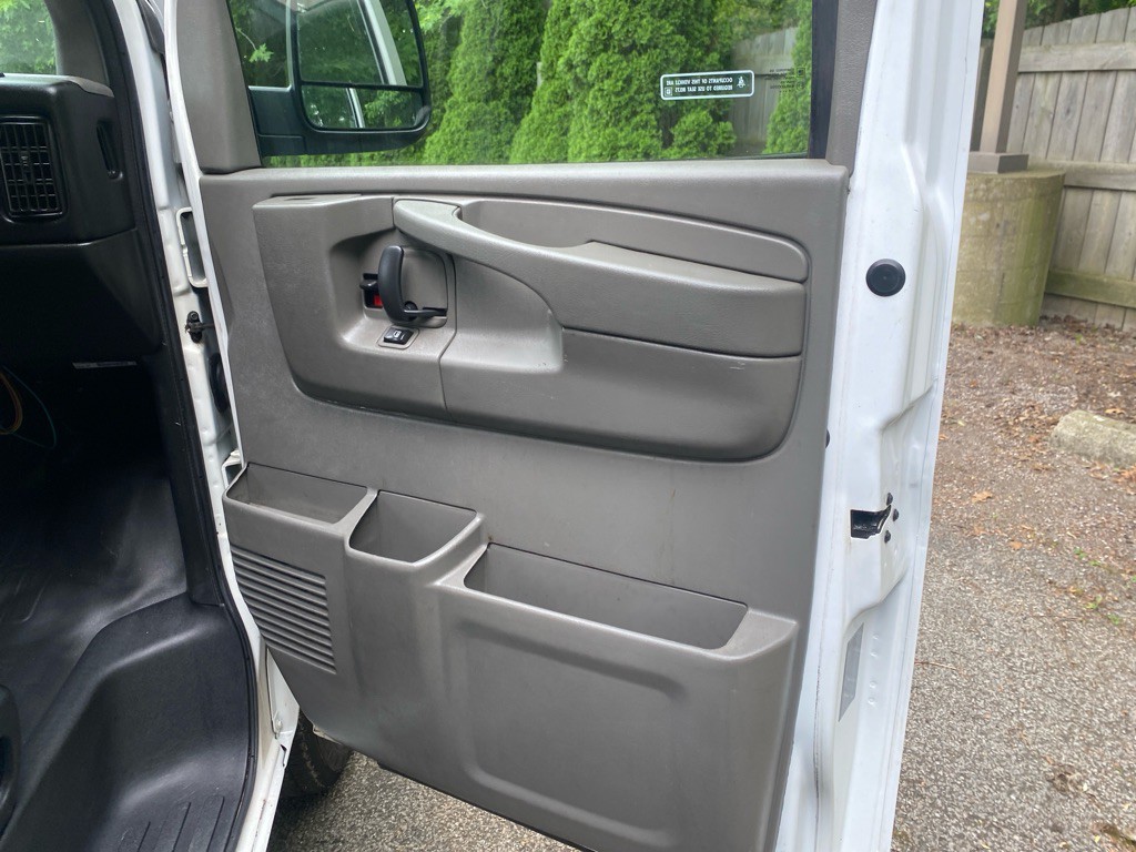 2015 Chevrolet Express Image 22