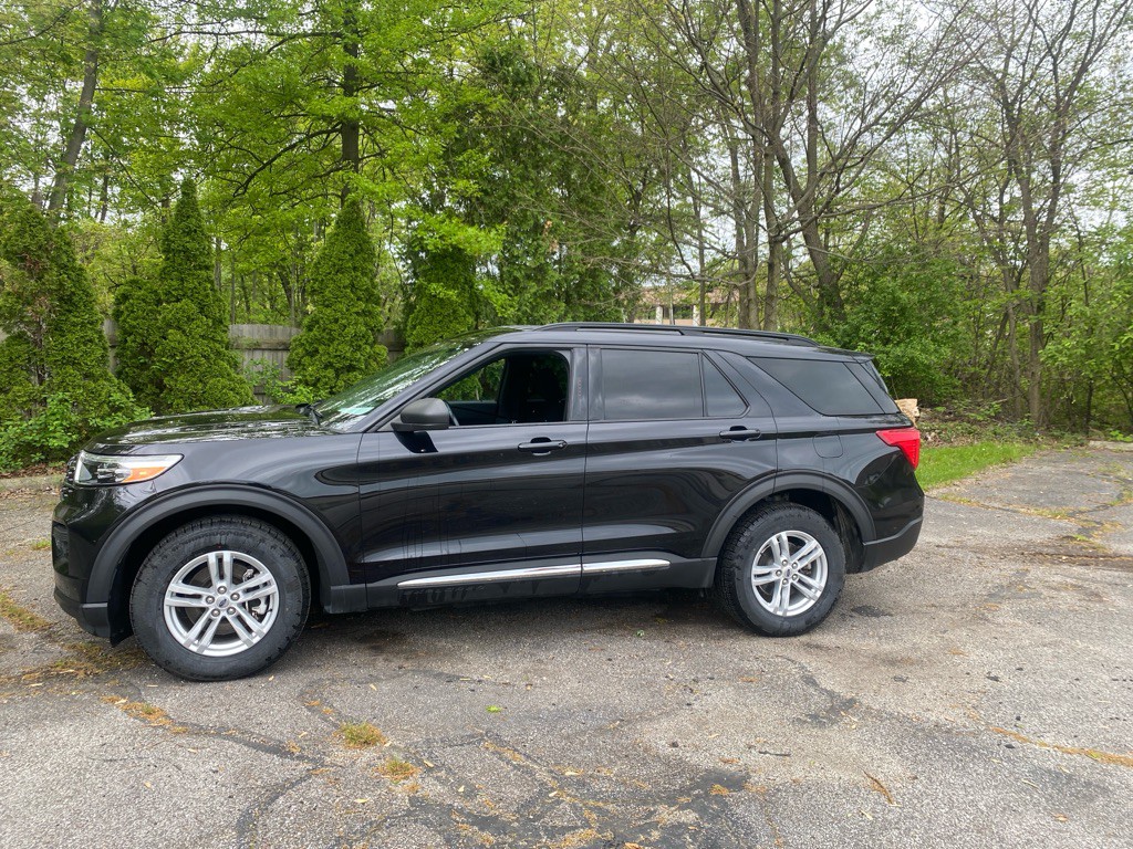 2020 Ford Explorer Image 2
