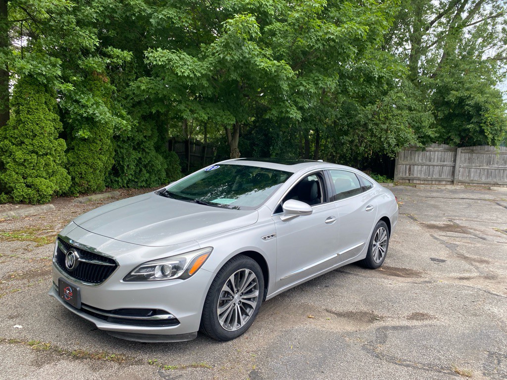 2017 Buick Lacrosse Image 1