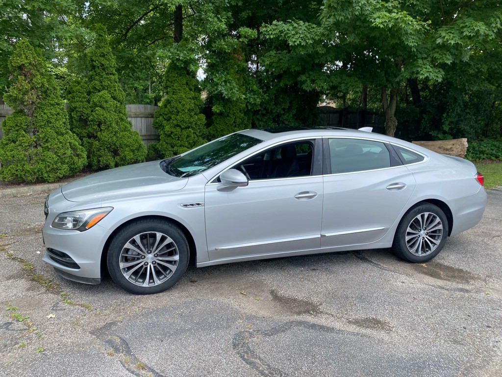 2017 Buick Lacrosse Image 2