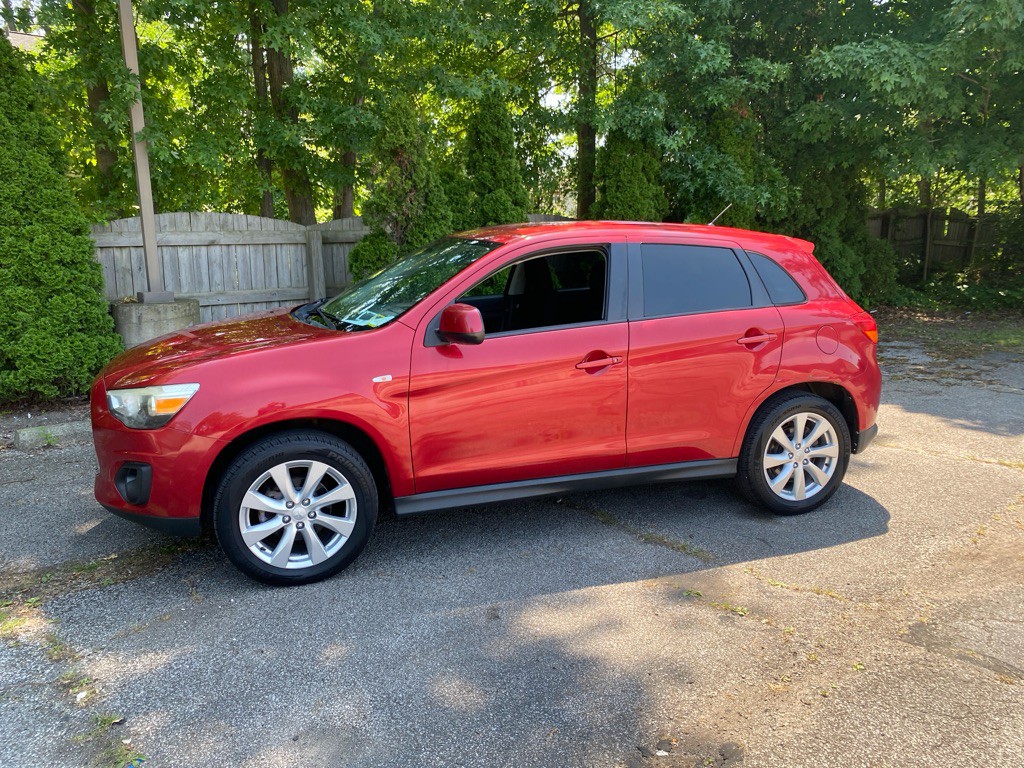 2013 Mitsubishi Outlander Image 2