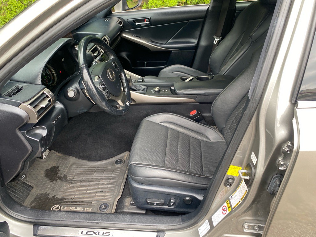 2015 Lexus IS Image 17
