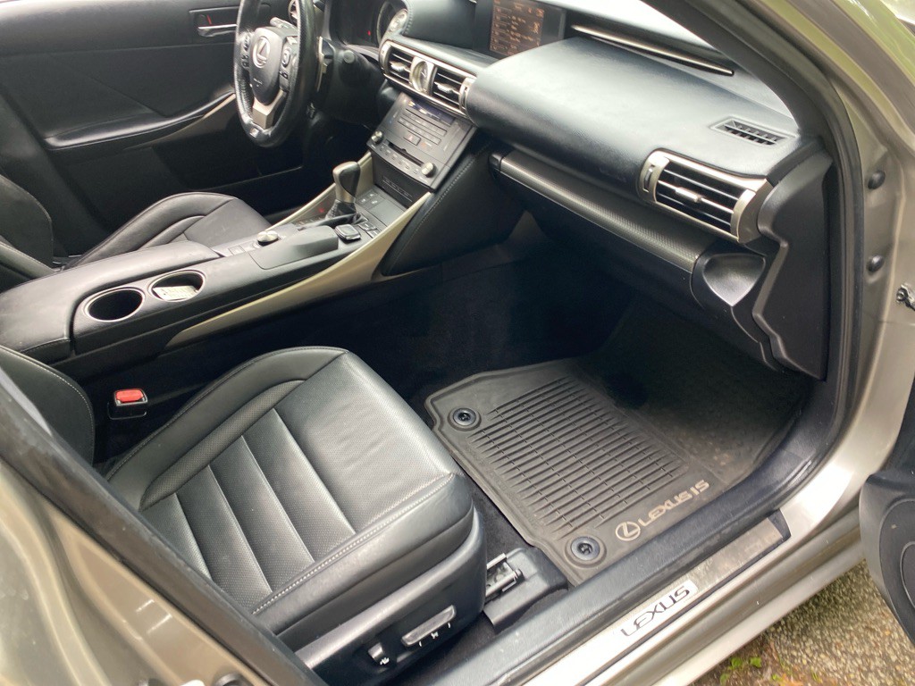 2015 Lexus IS Image 25