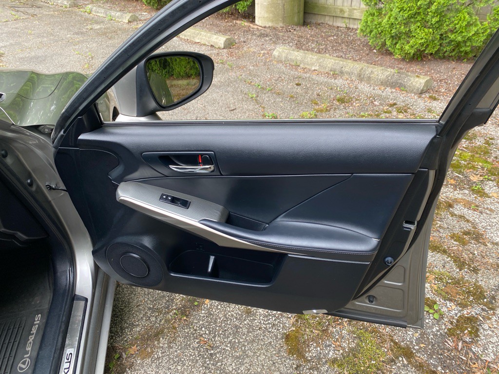 2015 Lexus IS Image 26