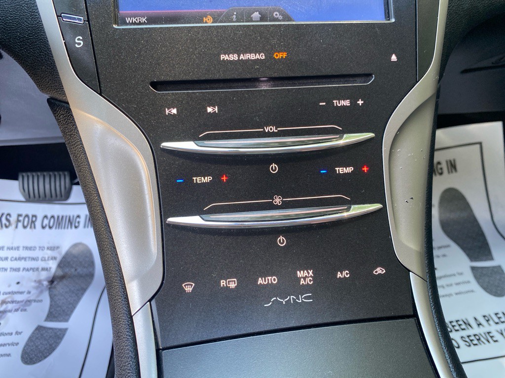 2015 Lincoln MKZ Image 18