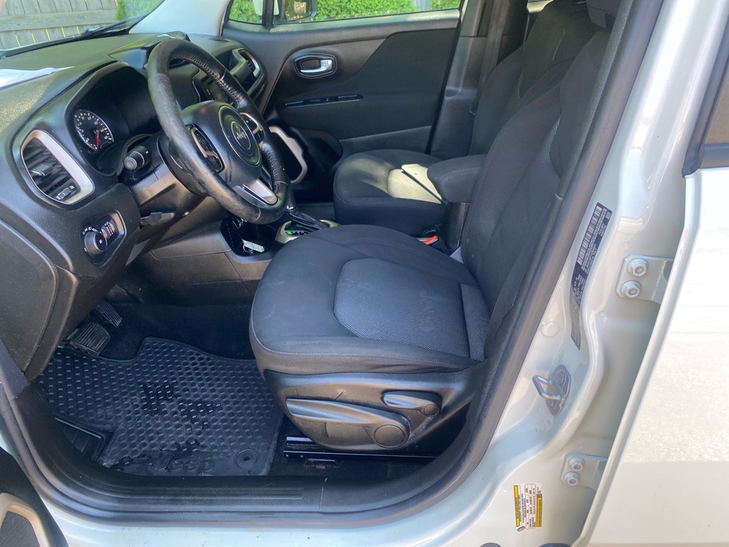 2016 Jeep Renegade Image 9