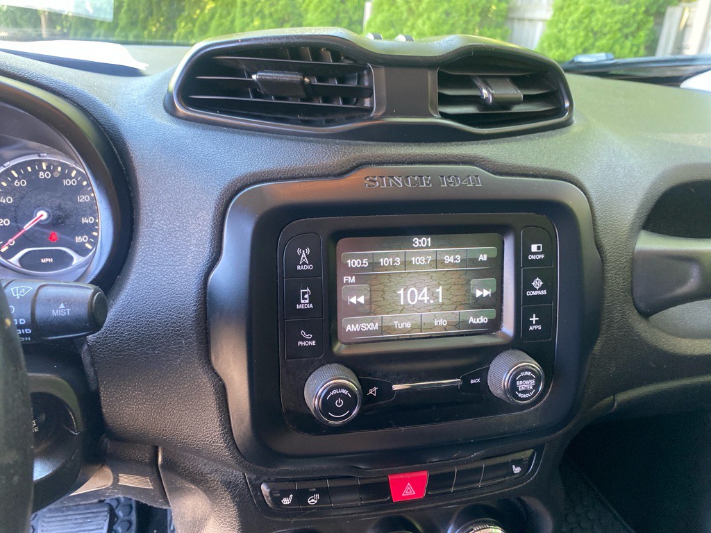 2016 Jeep Renegade Image 13