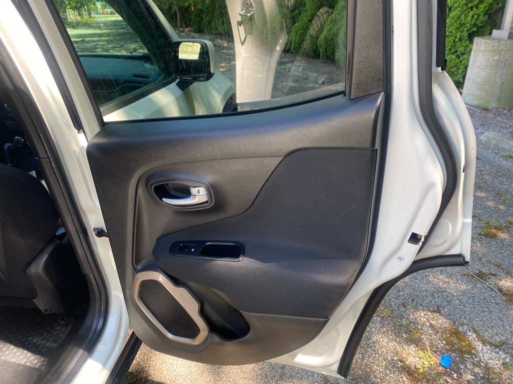 2016 Jeep Renegade Image 21