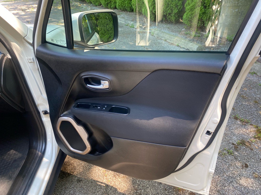 2016 Jeep Renegade Image 23