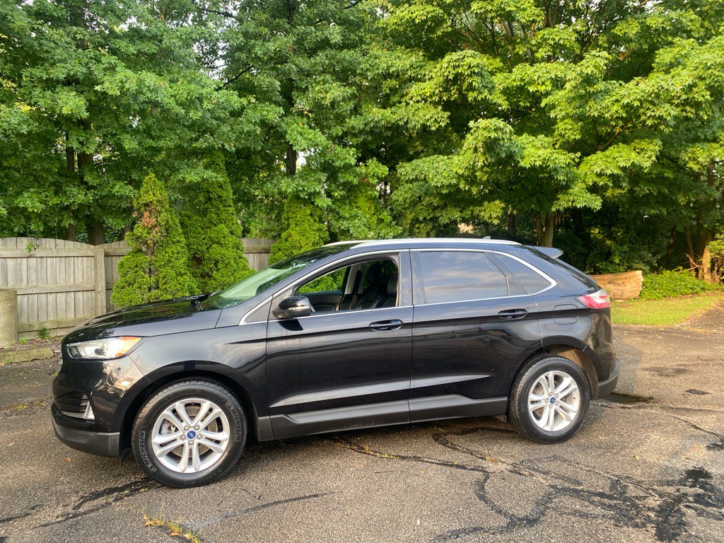 2019 Ford Edge Image 2