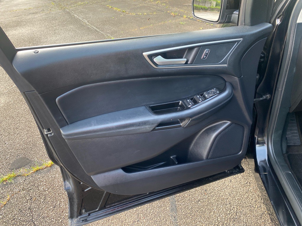 2019 Ford Edge Image 10