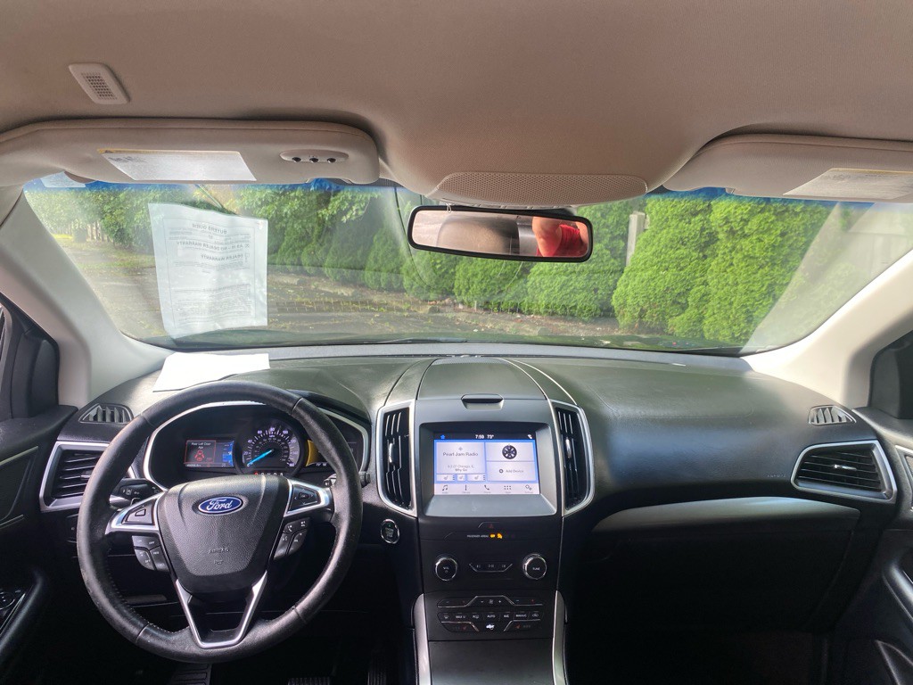 2019 Ford Edge Image 17