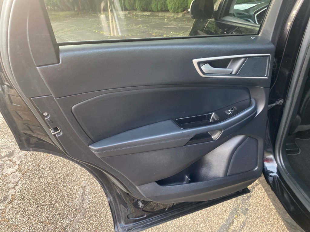 2019 Ford Edge Image 19