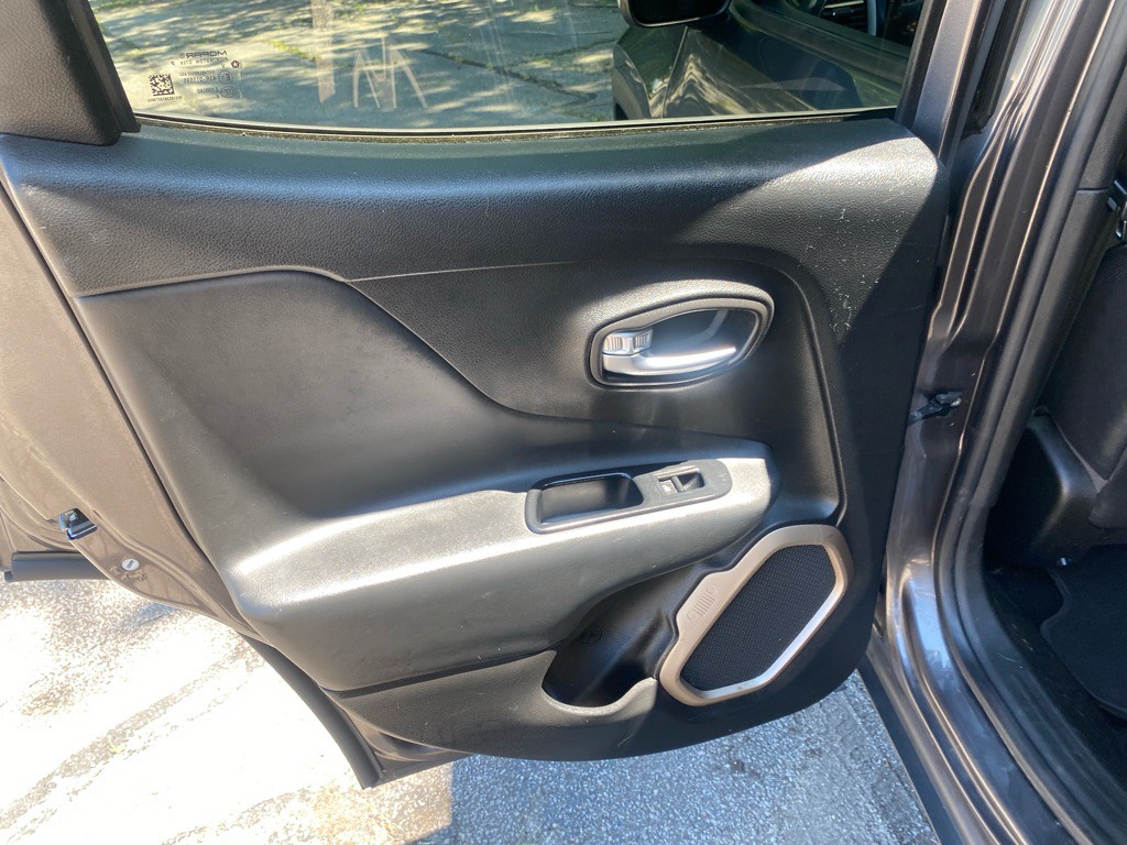2017 Jeep Renegade Image 18