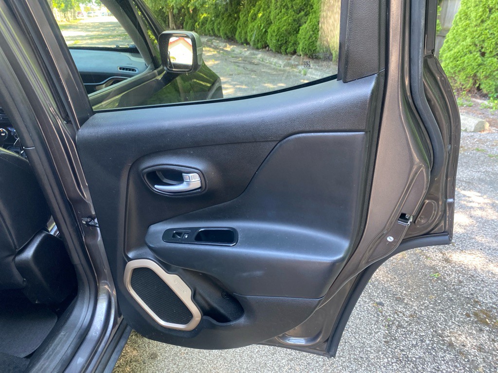 2017 Jeep Renegade Image 21