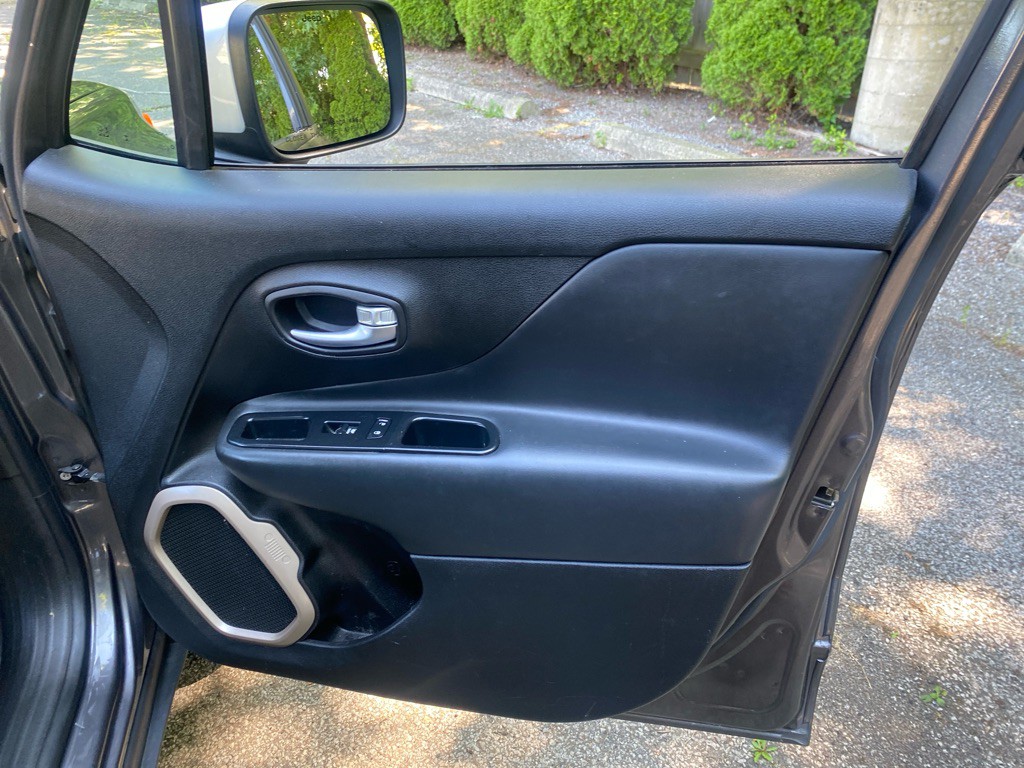 2017 Jeep Renegade Image 23