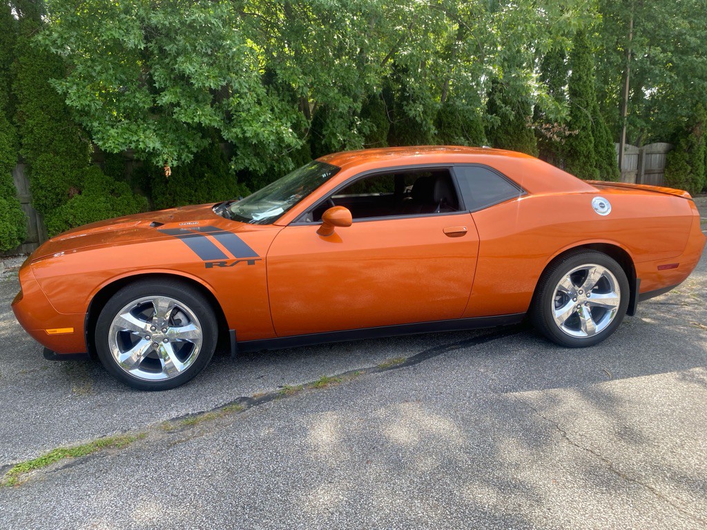 2011 Dodge Challenger Image 2