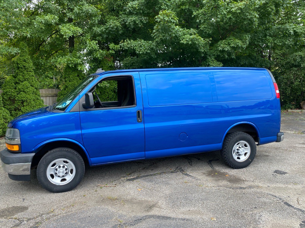 2018 Chevrolet Express Image 2