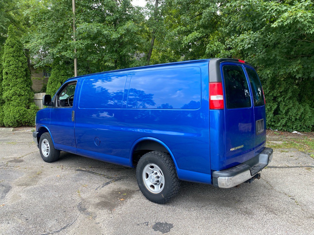 2018 Chevrolet Express Image 3