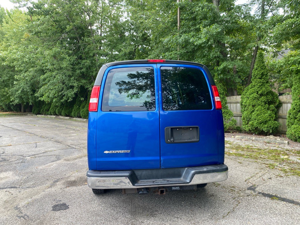 2018 Chevrolet Express Image 4
