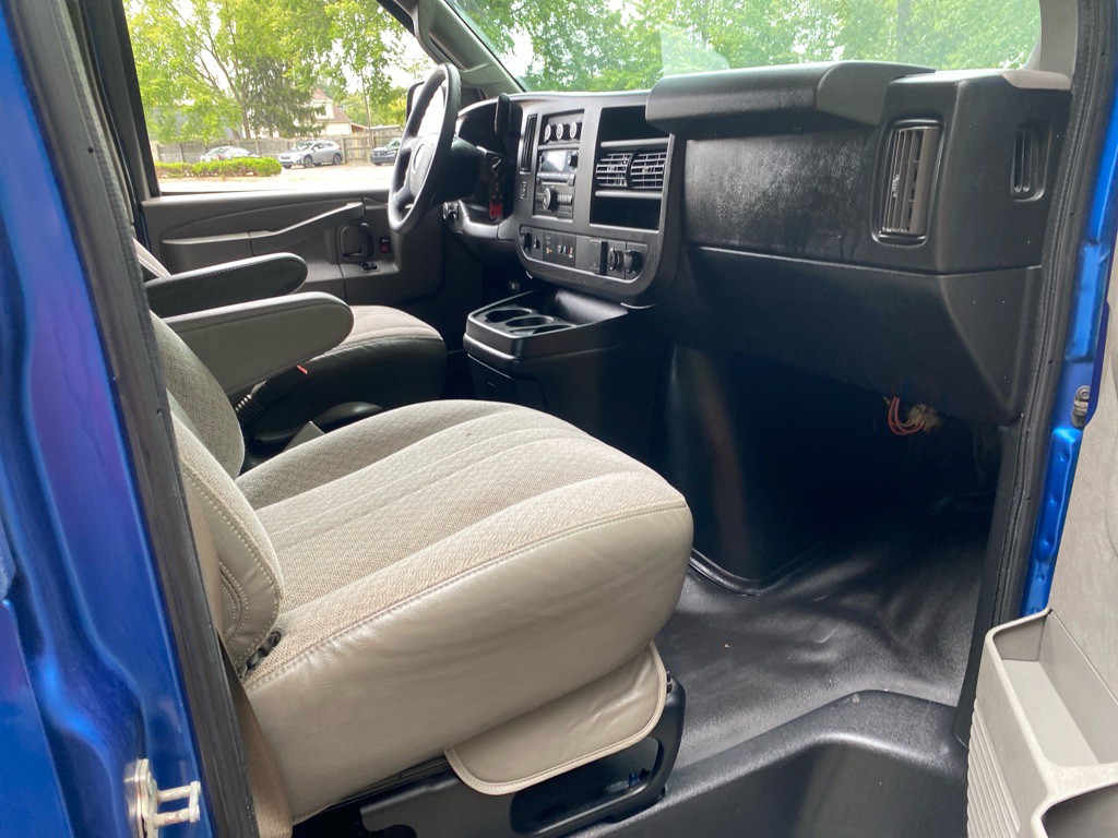 2018 Chevrolet Express Image 22