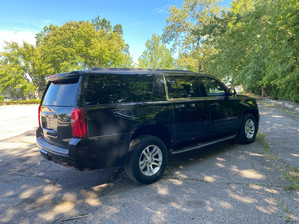 2017 Chevrolet Suburban Image 5