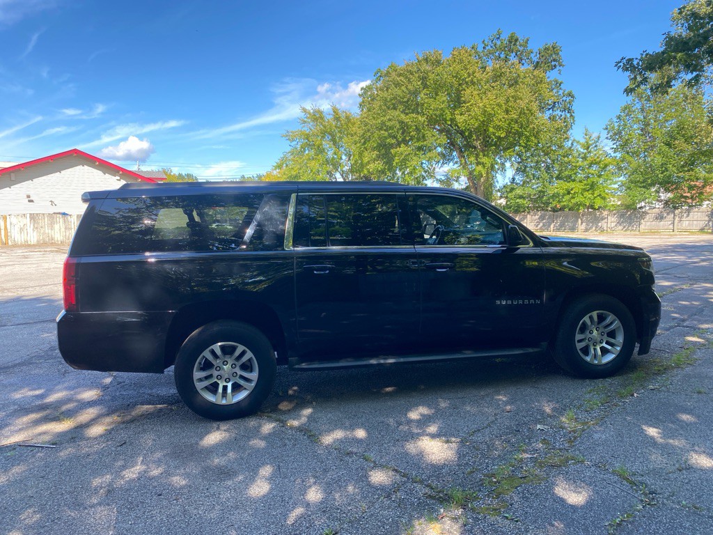 2017 Chevrolet Suburban Image 6