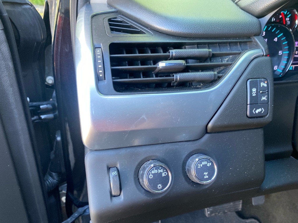 2017 Chevrolet Suburban Image 11