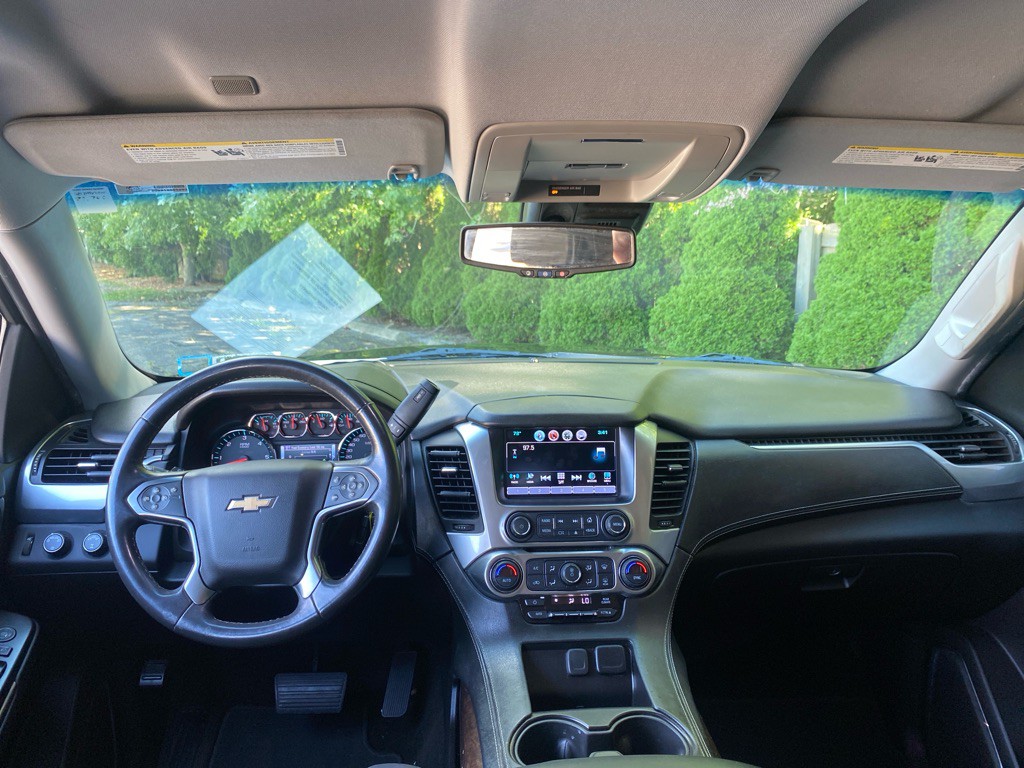 2017 Chevrolet Suburban Image 17