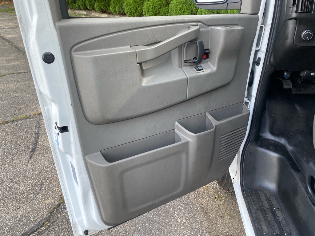 2021 Chevrolet Express Image 10