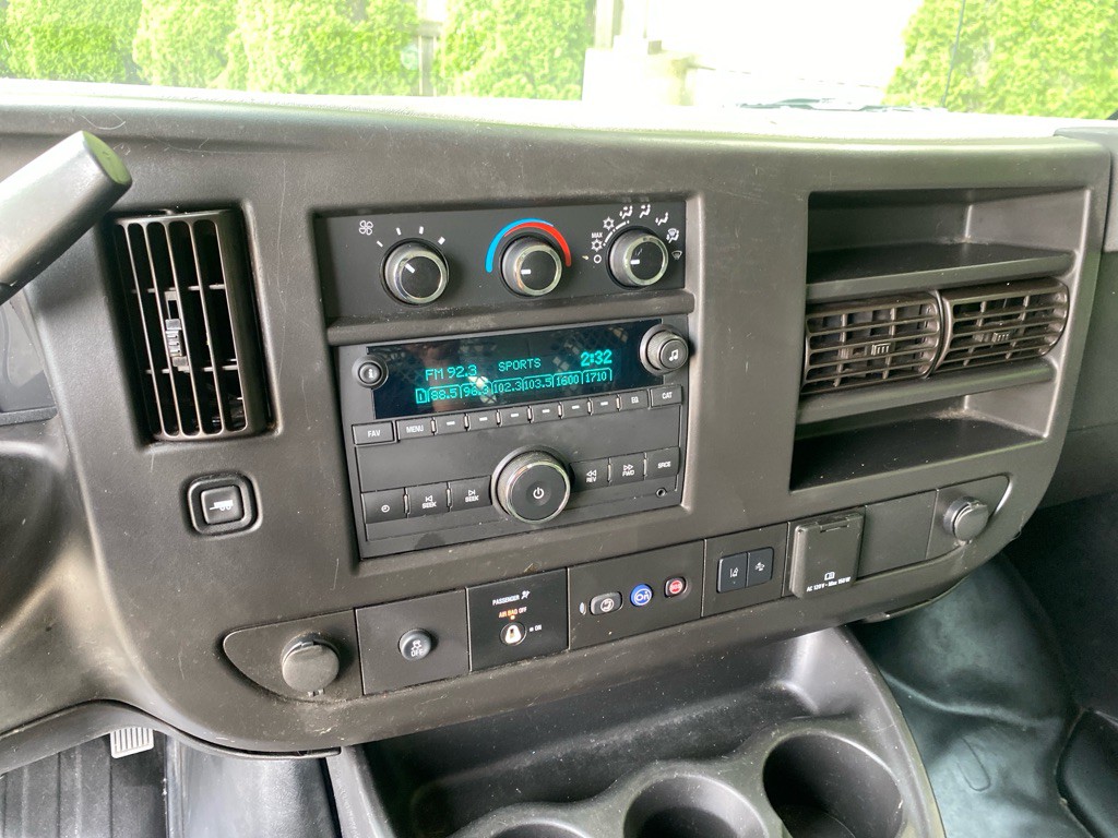 2021 Chevrolet Express Image 13