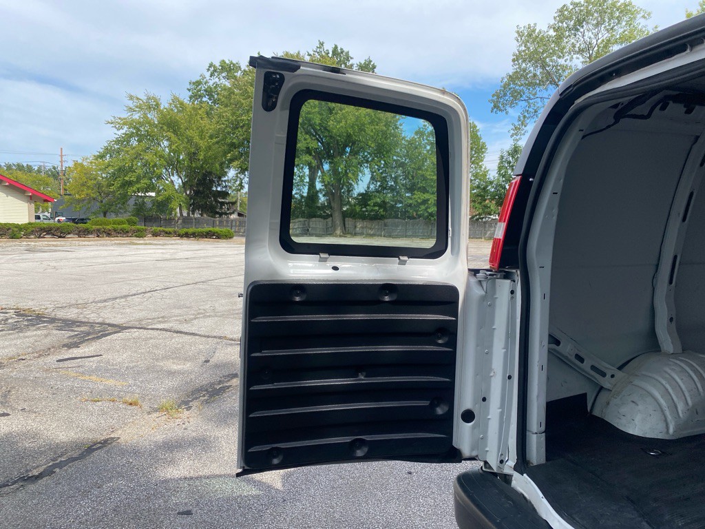 2021 Chevrolet Express Image 17