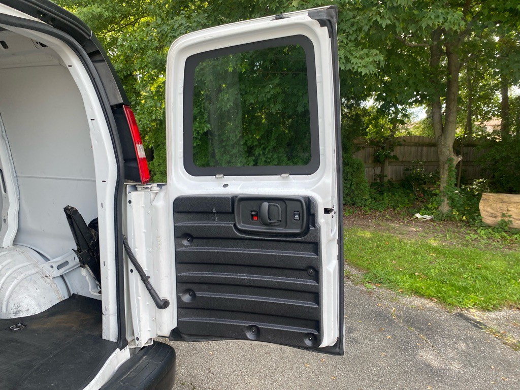 2021 Chevrolet Express Image 18