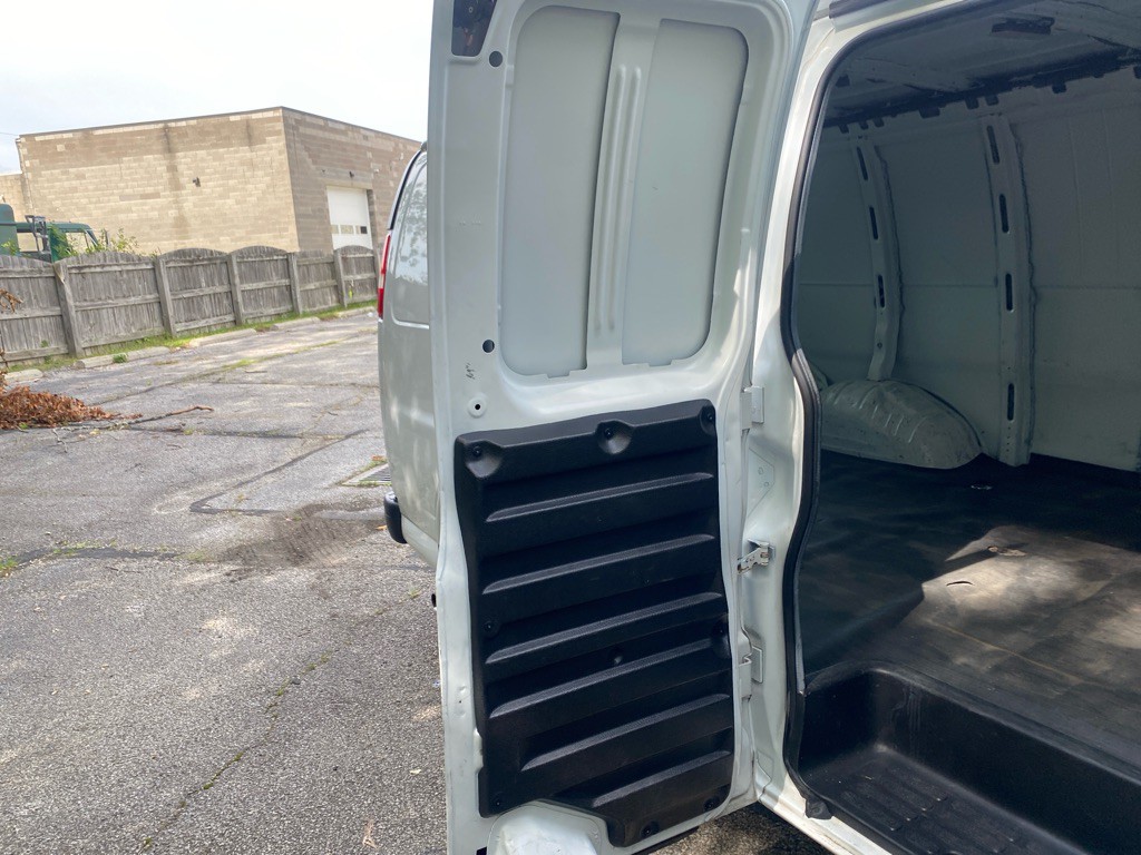2021 Chevrolet Express Image 21