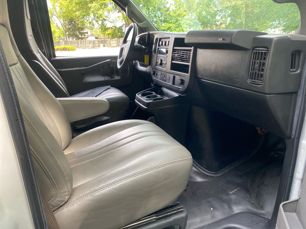 2021 Chevrolet Express Image 22