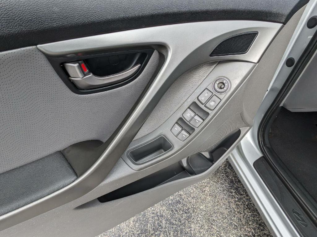 2011 Hyundai Elantra Image 9