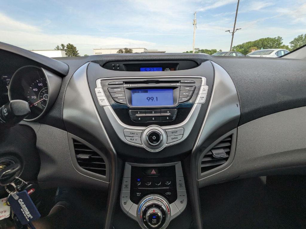 2011 Hyundai Elantra Image 16