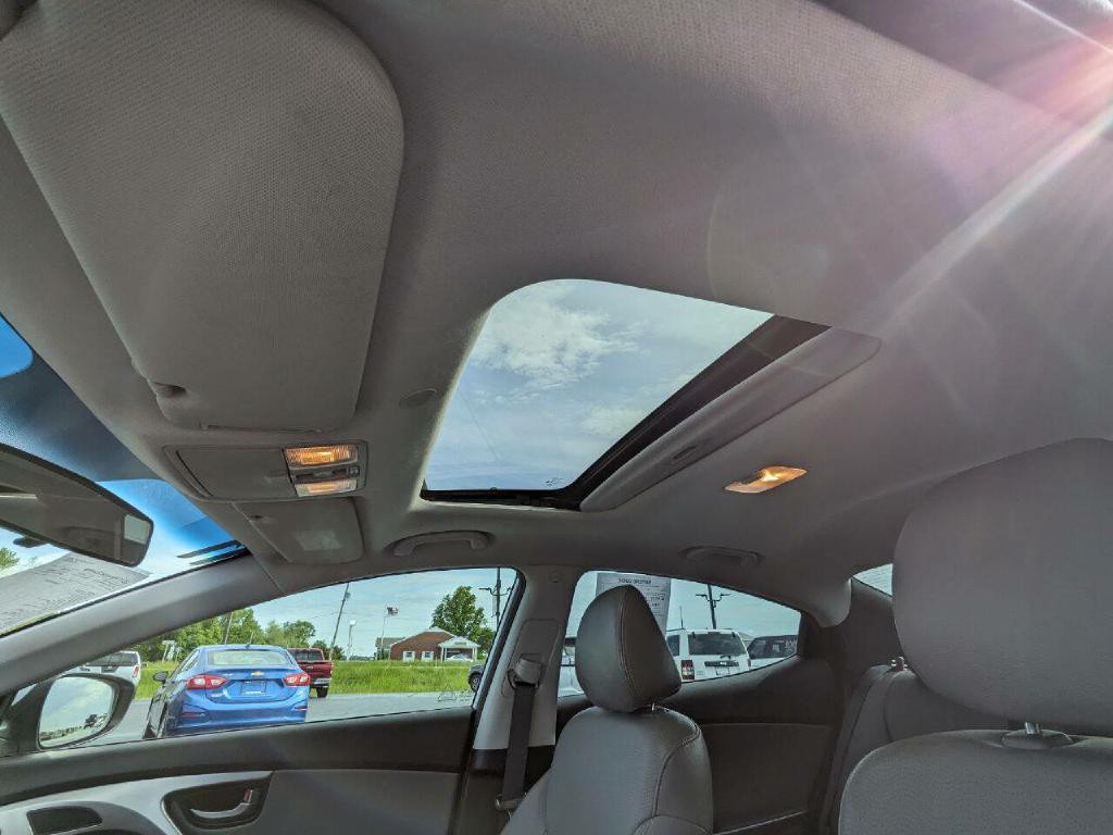 2011 Hyundai Elantra Image 19