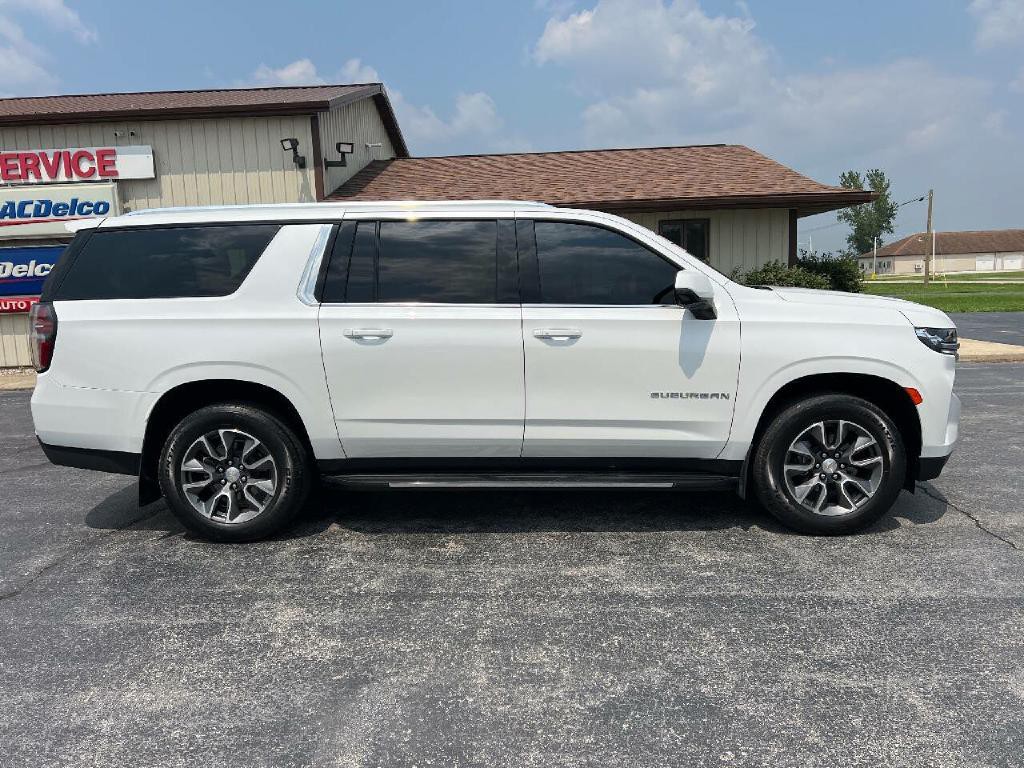 2023 Chevrolet Suburban Image 1
